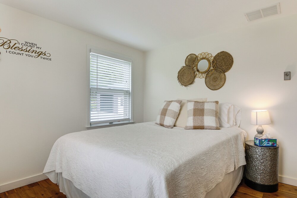 Mtn-view Pleasantville Home on 100 Acres!