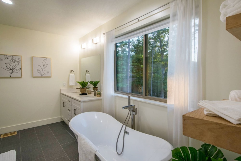 Modern Escape by Avanstay Views 10min to Town