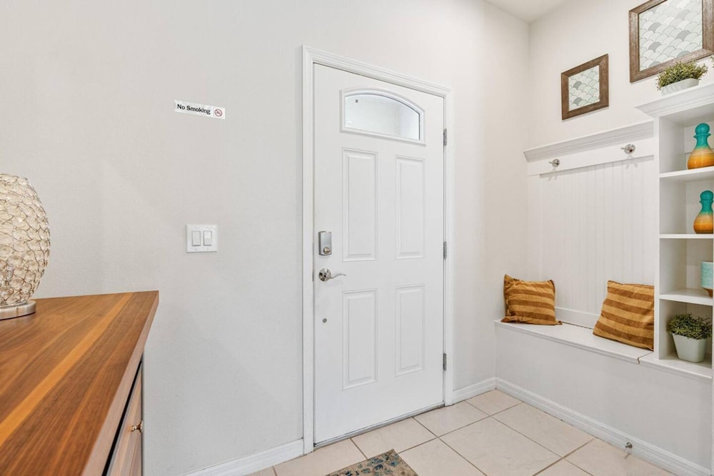 Spacious 5BR Villa w Private Pool Near Disney
