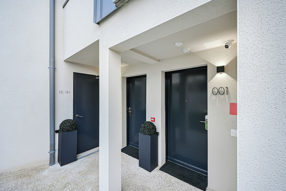 JIJI Suites