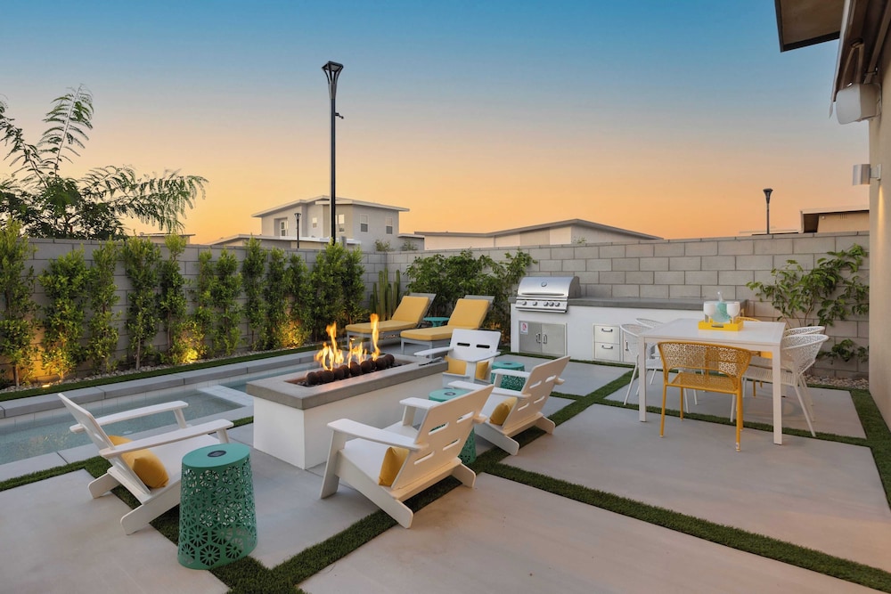 Lumen at Tahquitz: New Build With Pool, Fire Pit & Designer Interiors