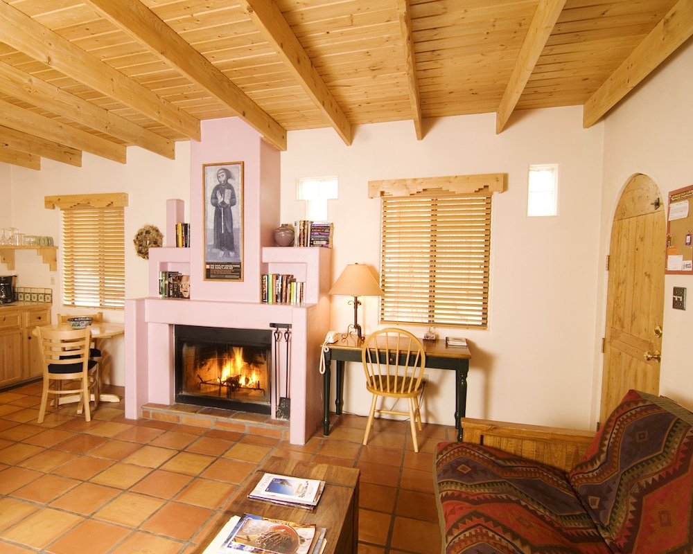 Burch Street Casitas Hotel Taos