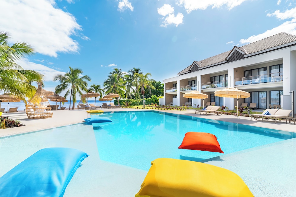 Hotel Cook's Bay Hotel and Suites - Image 1