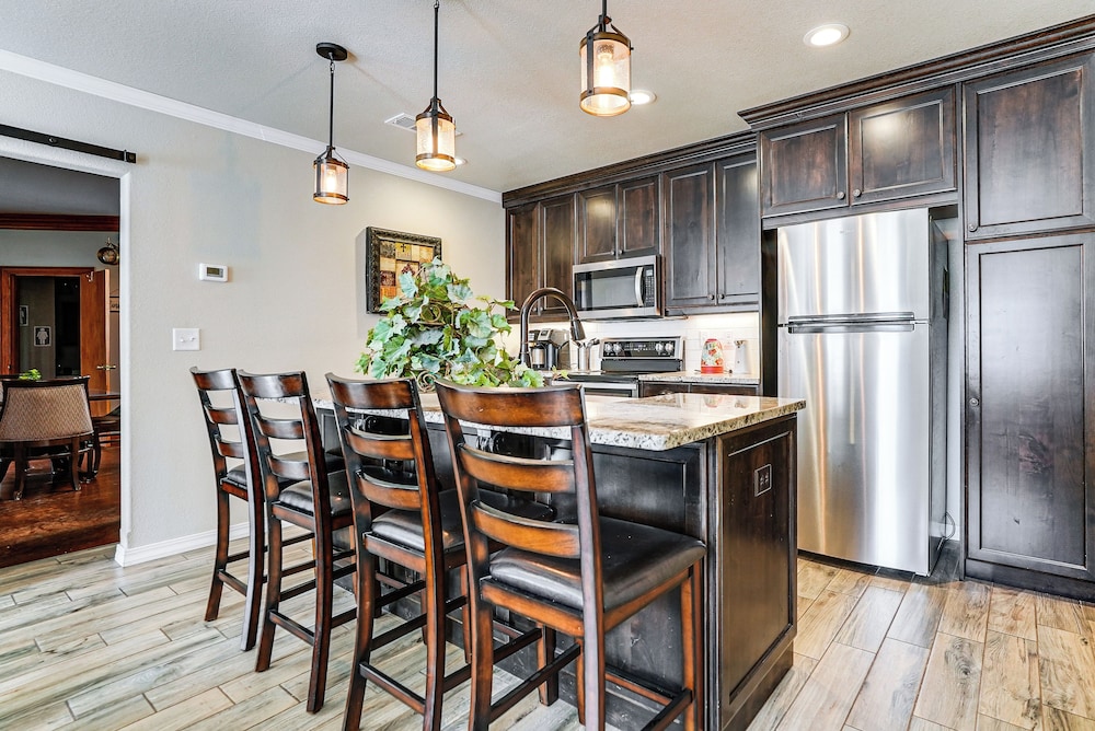 Fenced Yard: Modern Barndominium in Amarillo!