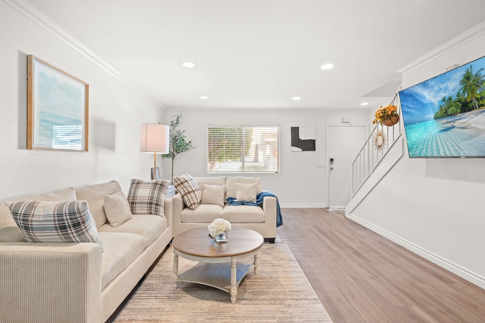 734 Glendora in Glendora