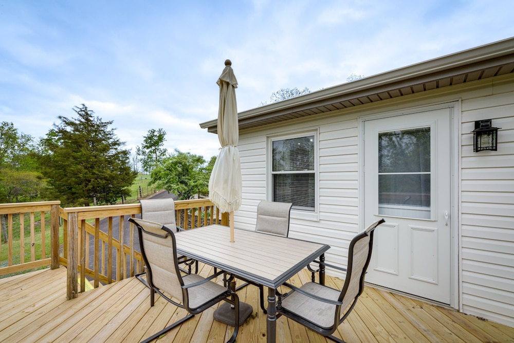 Cozy Kentucky Retreat - Deck, Near Ark Encounter! view 5