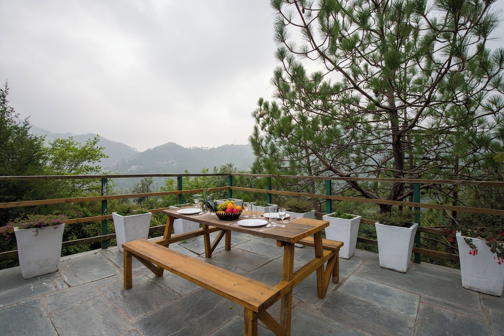 Alaya Stays Suro Woodbine Chalet Cottage