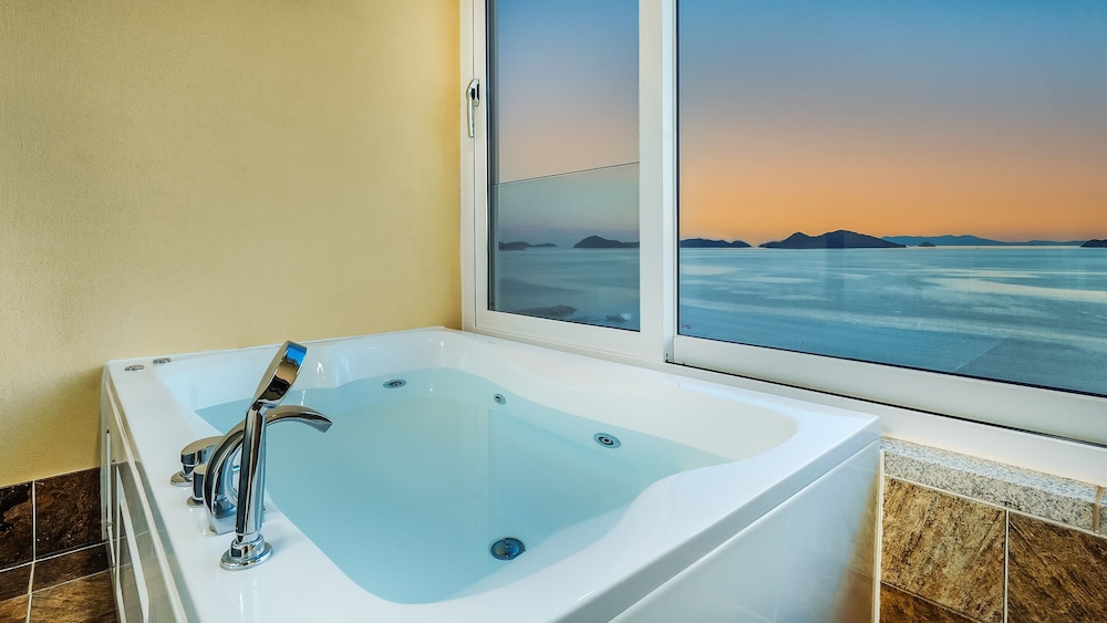 Yeosu Stay Raonpine Spa Pension