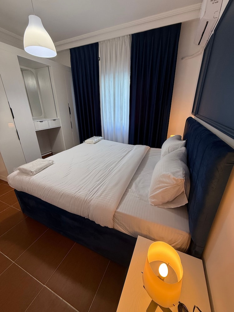 3bedroom Aprt of 200sqm Near Movenpick Hotel Amman