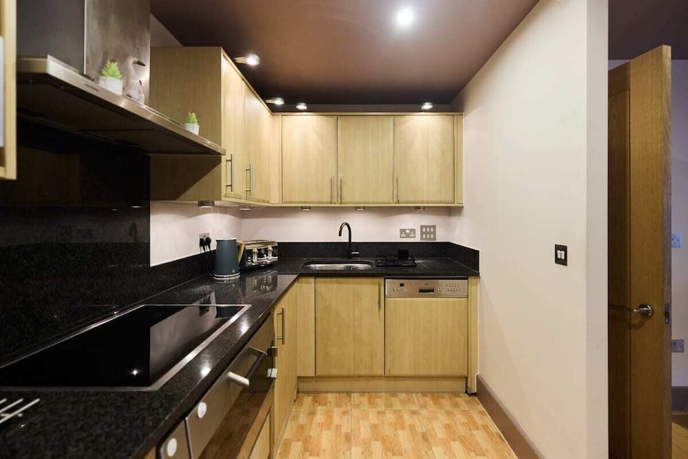 The Vauxhall Hideout - Comfy 2bdr Flat With Balcony