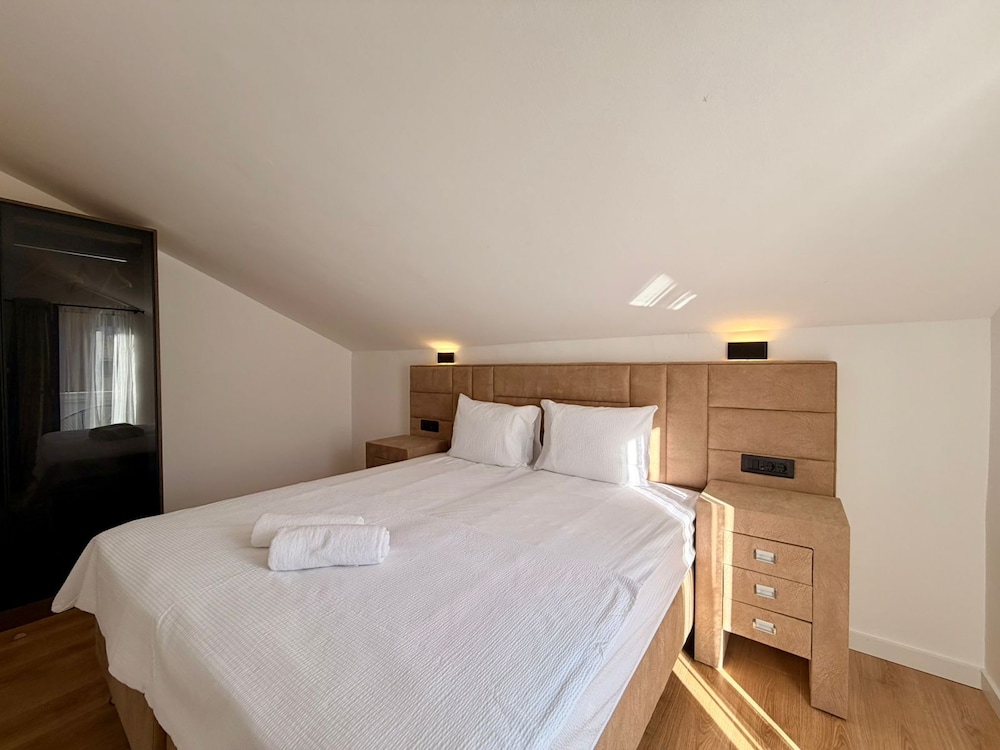 Lunamare Apartments
