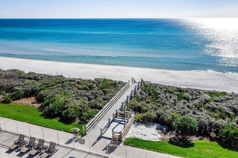 Steps to Rosemary Beach, Pool, Patio w/ Firepit The Salty Perch by Avantstay