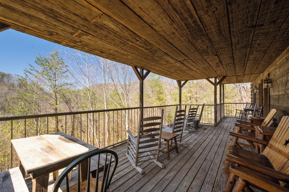 Country Pines Lodge