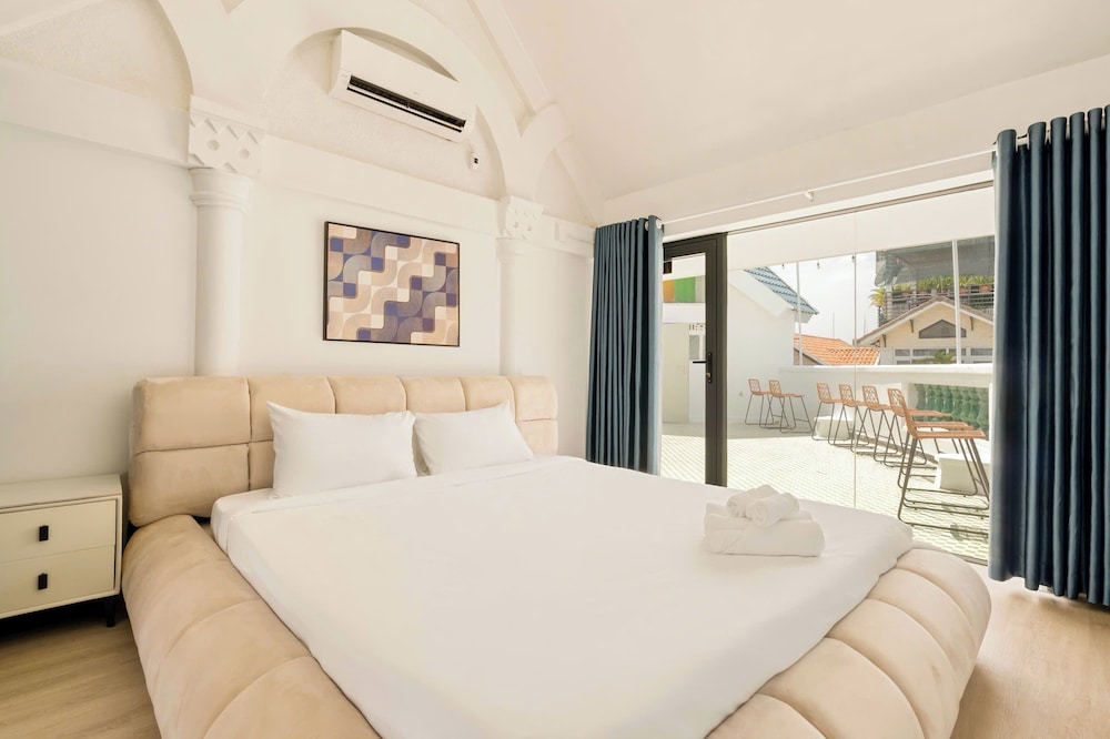 Lux white villa 9 Bedrooms