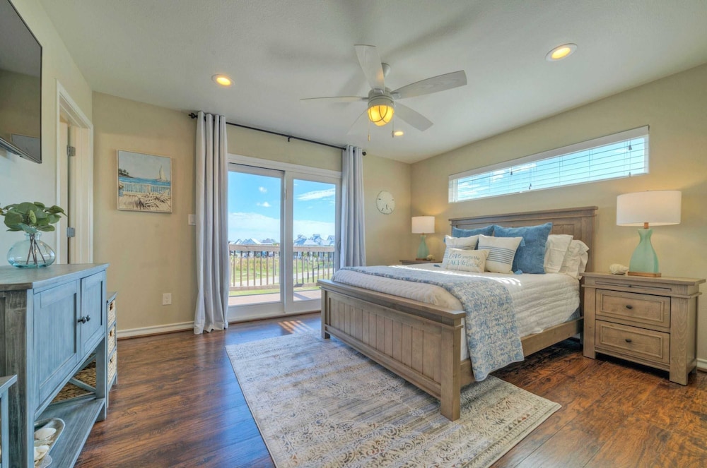 2 Homes, Sleeps 22 Steps to the Beach, Private Pool, Fire Pit, Balcony Views