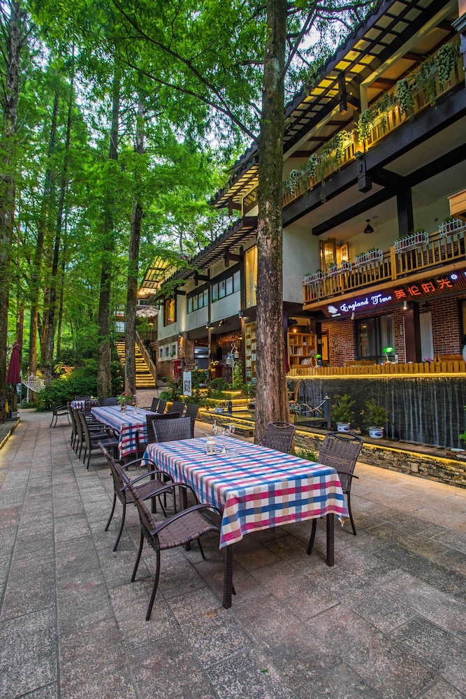 Wuyishan Old Street Sen Live British Inn view 3
