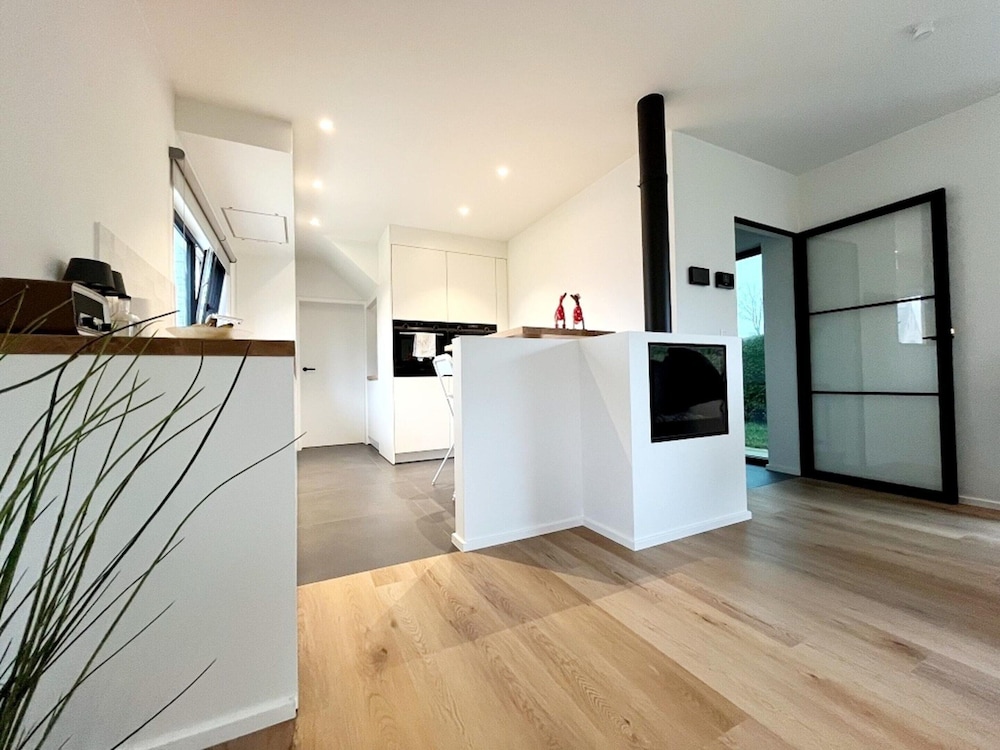 Apartment - Sleeps 3 - Balcony - Garden