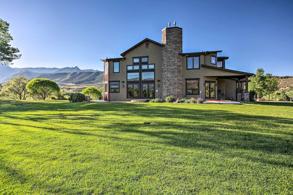 Luxury Waterfront Parachute House w/ Fire Pit!