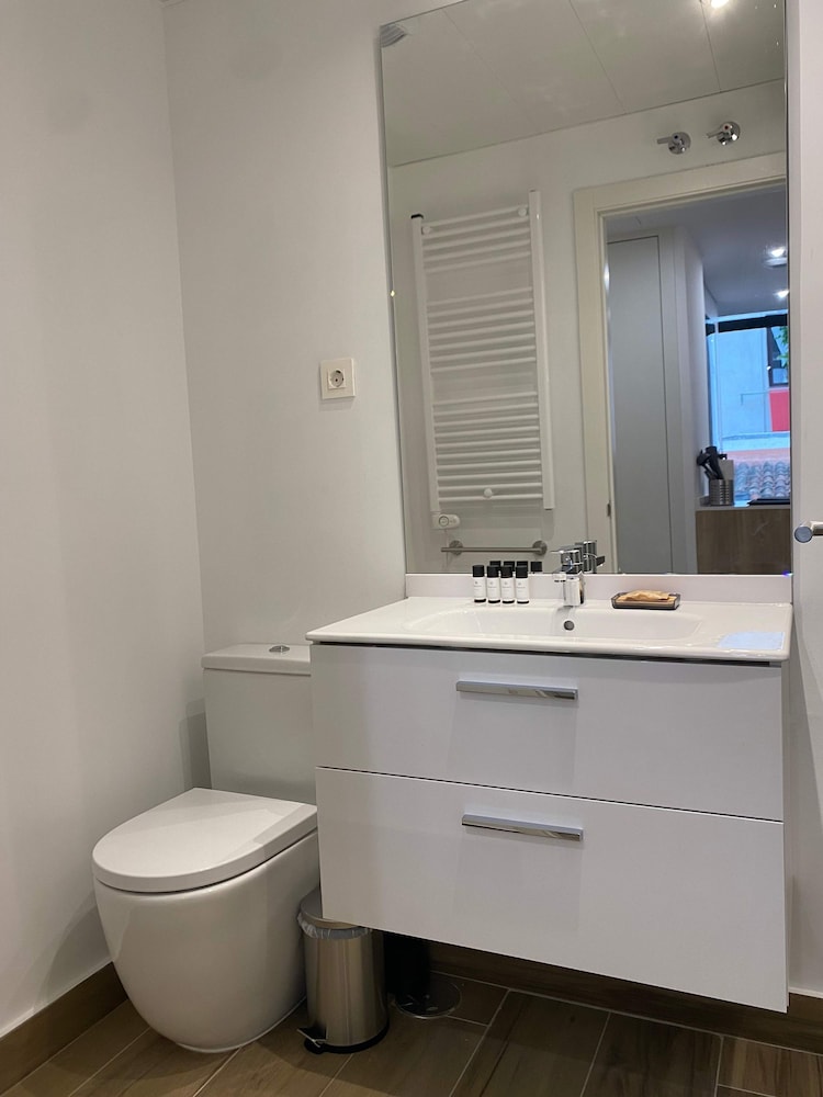 w Bright 2BR w Sunny Terrace in Chueca
