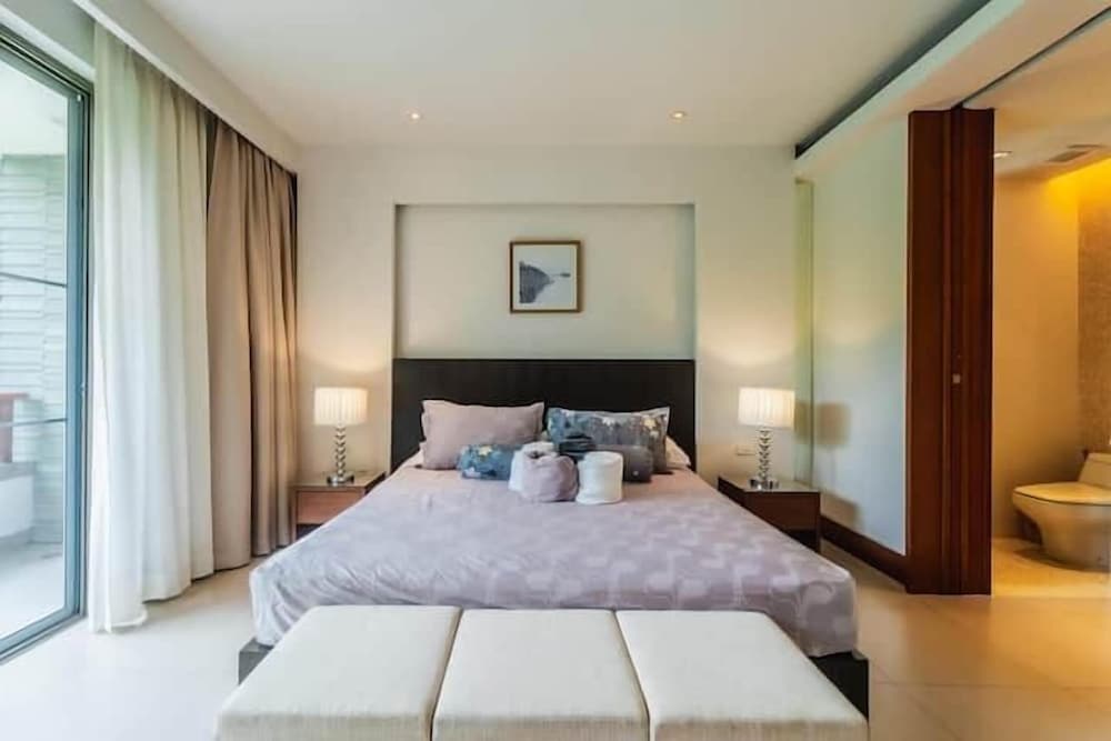 Elegant Beachfront 3BR Condo at Pearl of Naithon