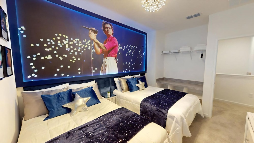 8 Bedroom Themed Rooms Huge Games Room Pool Spa