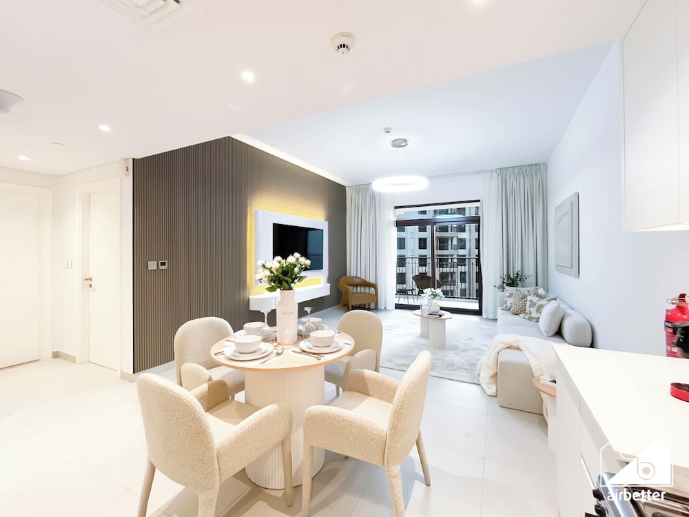 Luxury & Comfort 1B at Al Jadeel 2 Jumeirah Living