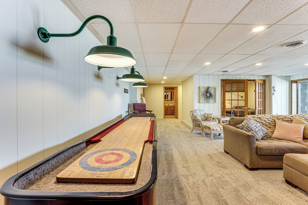 Waterfront Home on Duck Lake: 8 Mi to State Park!