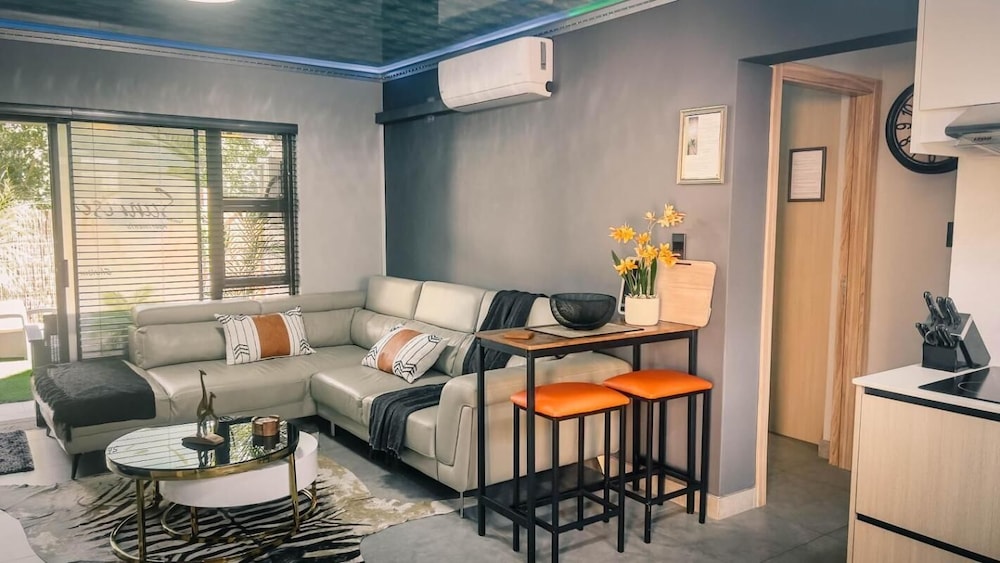 Luxurious Self-catering Apartment in Benoni With Private Entrance