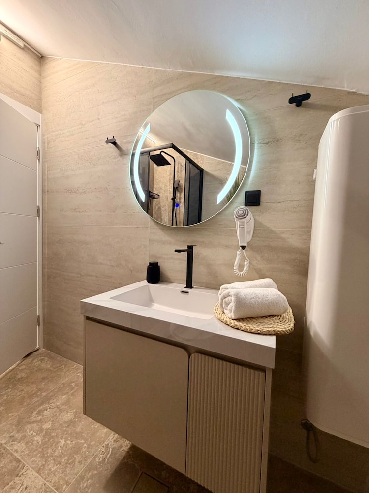 Lunamare Apartments