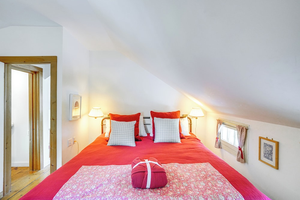 9 Mi to Dtwn Hudson: Pet-friendly Home w/ Pool