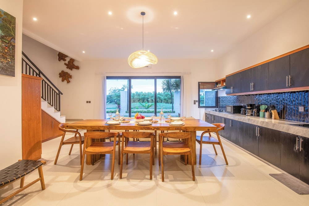 4 Bd Seminyak Retreat, Rice Fields 4 Mins to Beach