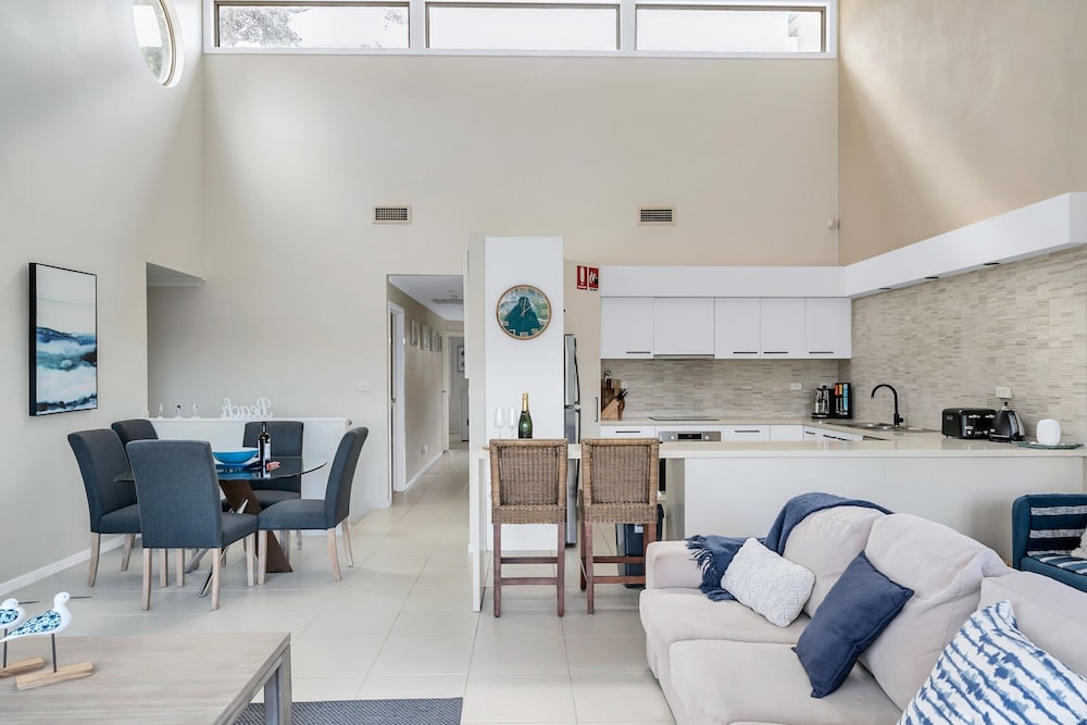 3-bed With Beach Views and Entertainment Area