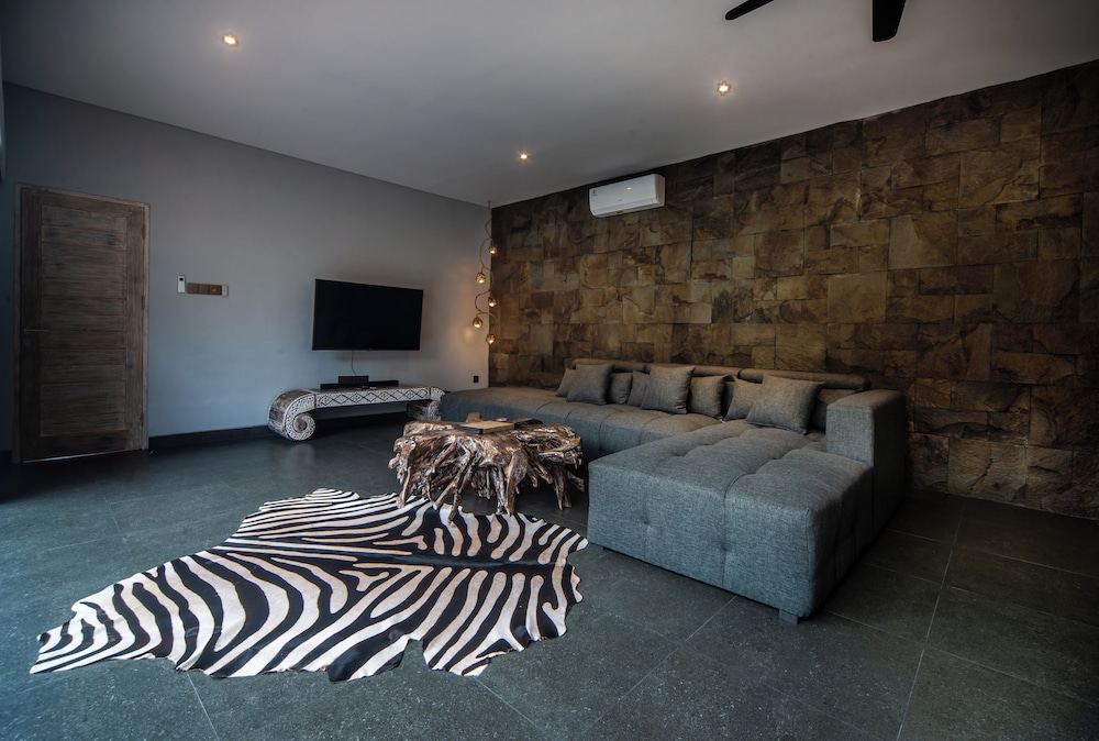 Luxury-Sang Villa-Central Sanur