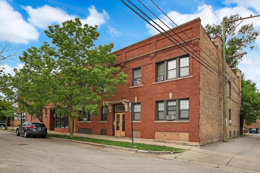Prime 3BR Apt - Lawndale rep