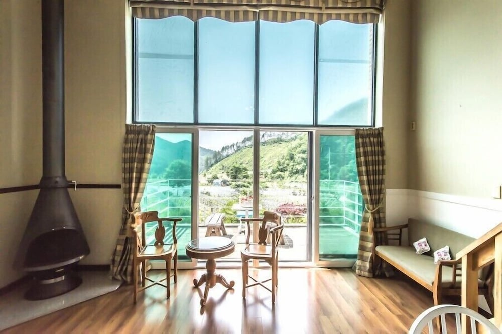 Sunny Junny Pension