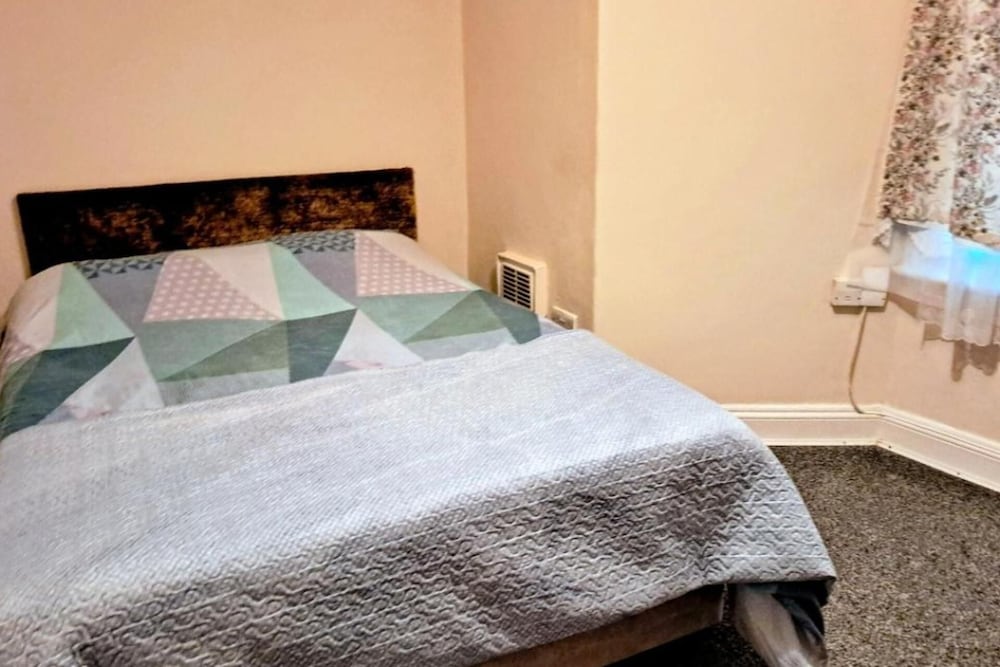 Central 2-bed House - Sleeps 2 & Friendly