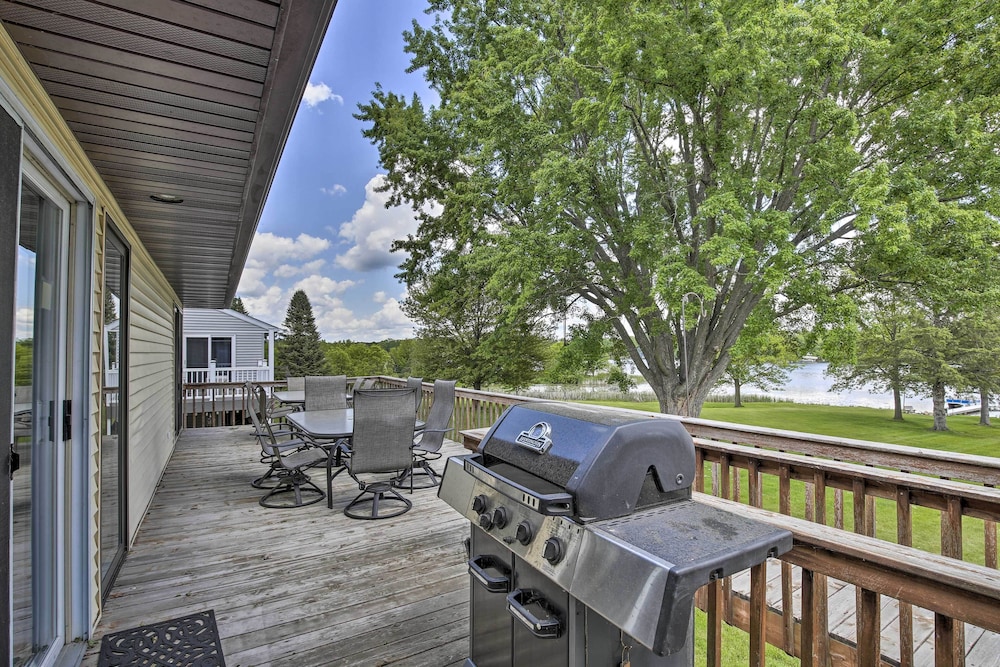 'cumberland Retreat' w/ Lakefront Yard & Dock