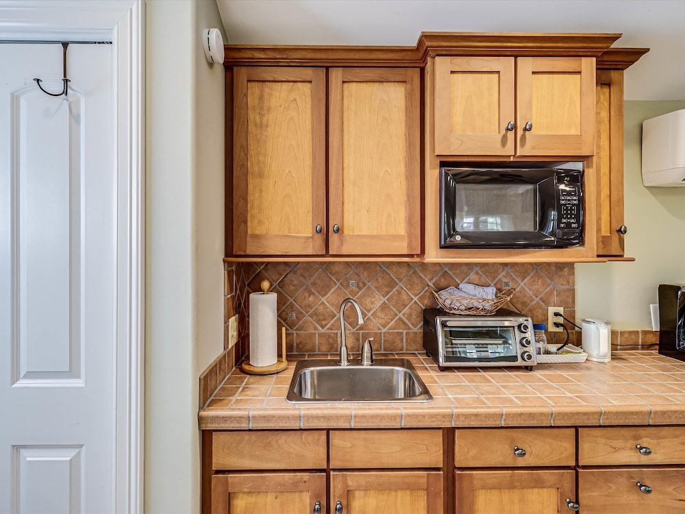 Rockport Treehouse 1 Bedroom Home