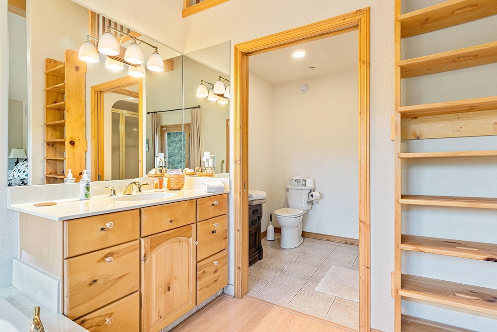 H7 at Hope Mountain -- 6-Bedroom Retreat Home at Allenspark Colorado 6 Home by RedAwning - Property Image 16