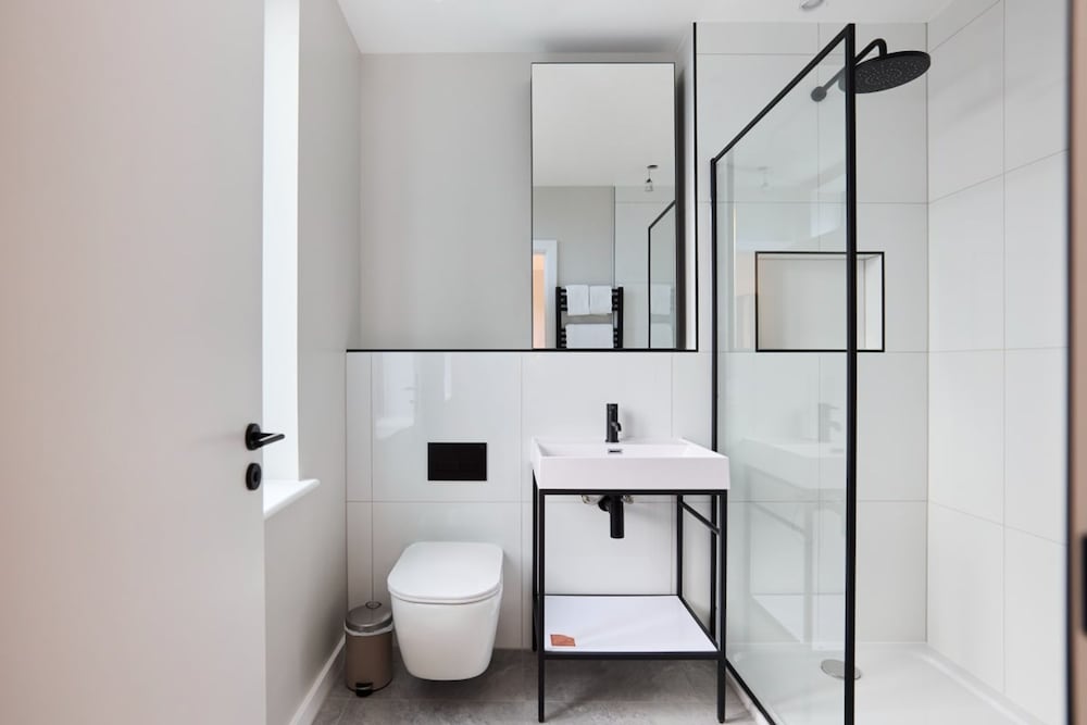 The Brondesbury Place - Bright 2bdr Flat With Balcony Parking