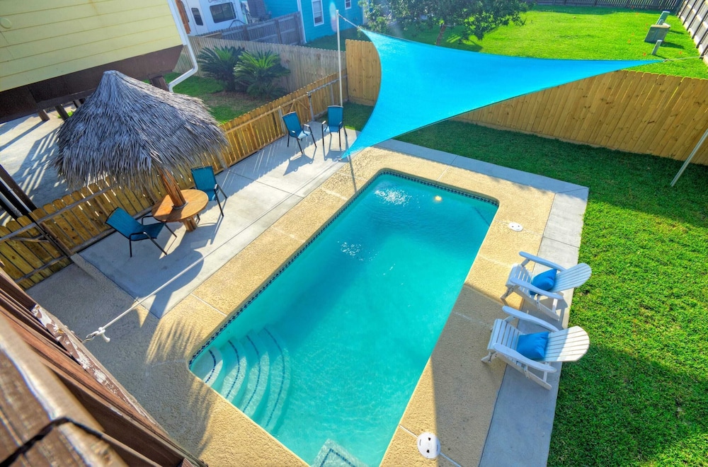 Private Pool, Yard, Deck, by the Nature Preserve! Tipsy Flipper by Avantstay