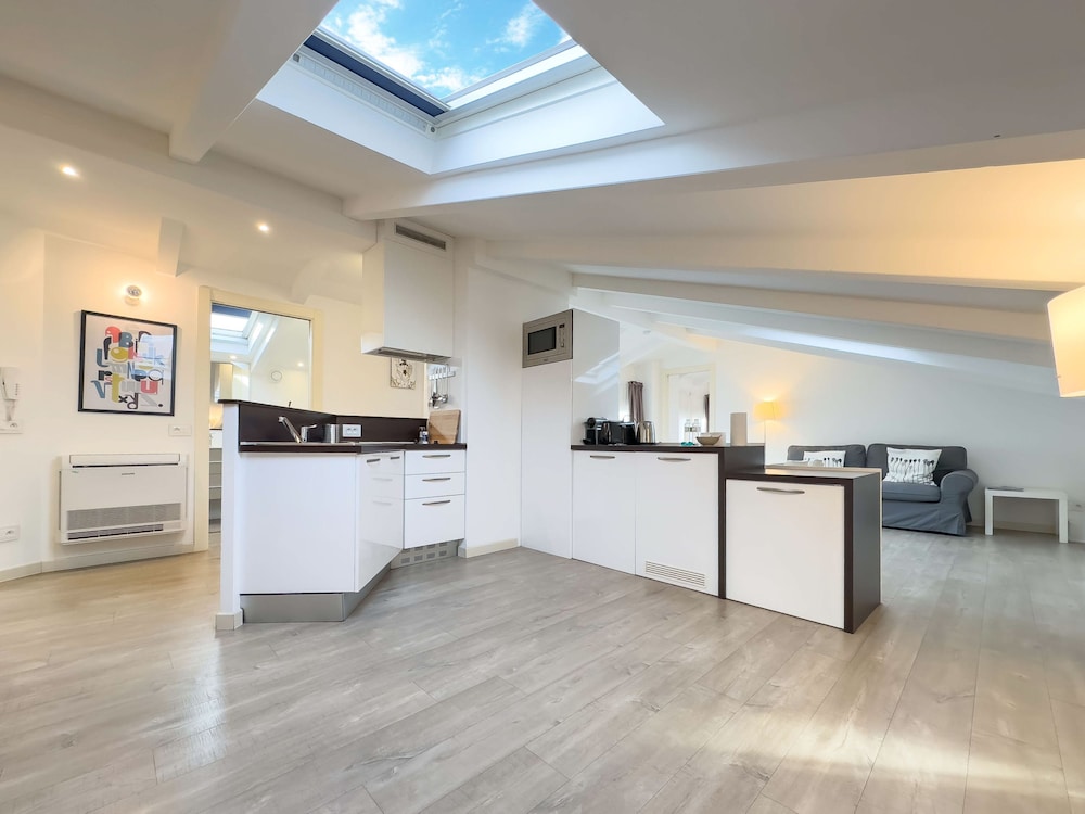 4B Tony Allard in Cannes
