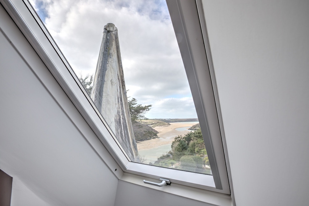 The Tower, 5 Corisande Manor