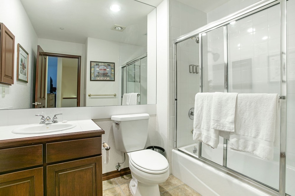 304 Spruce Tree Lodge 3 Bedroom Condo by Redawning