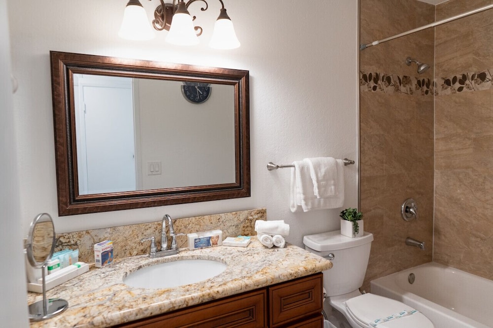 Spacious 4-bedroom Home With Large Yard AND Garage Near Knott S Berry Farm p67