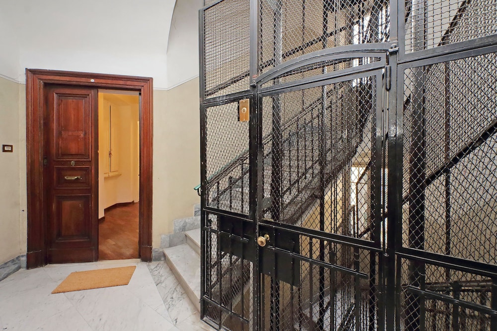 Giuliana Giant Apartment