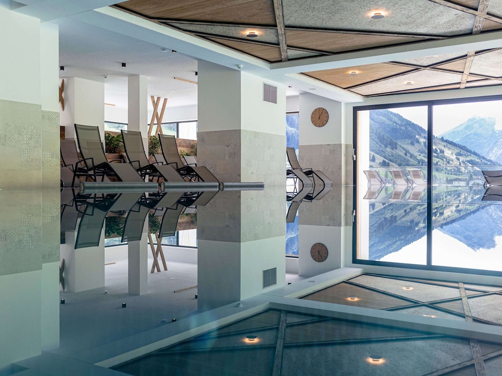 Large Apartment With Balcony & Terrace on Ski Slope