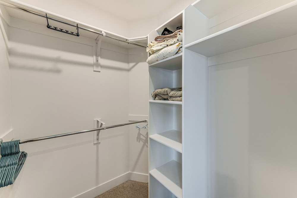 5 Mi to Trails: Townhome in Eagle Mountain