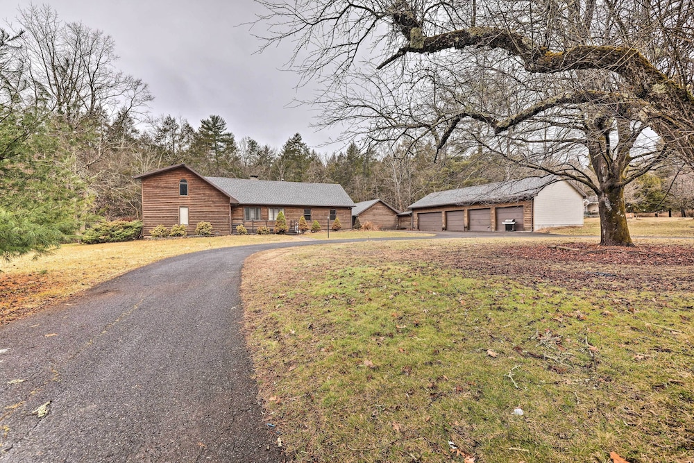 Luxe Cresco Lodge on Creek w/ Movie Theater & Deck