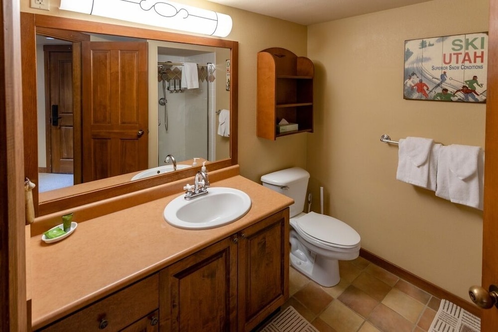 3323 - Two Bedroom Standard Powderhorn Lodge 2 Condo